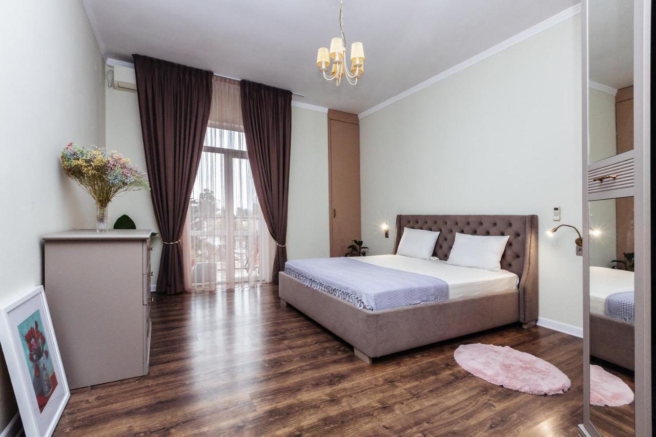 Просторные Апартаменты Класса Люкс Sukhumi Exterior foto